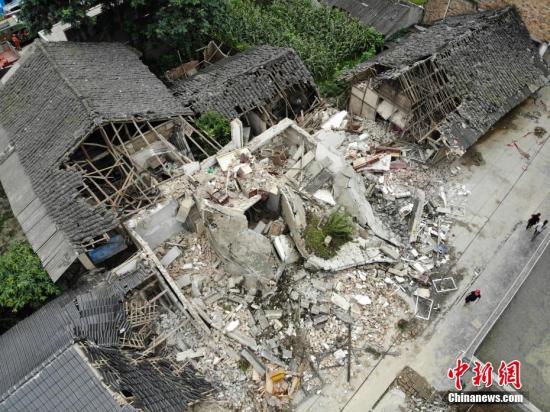 航拍震中双河镇。张浪 摄 点击进入下一页