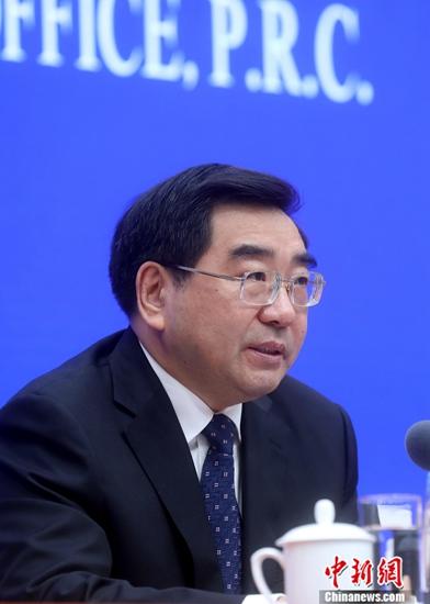 7月18日，国家发改委副主任连维良在国务院例行政策吹风会上表示，建设以信用为基础的新型监管机制是中国落实“放管服”改革要求的切实举措。<a target='_blank' href='http://www.chinanews.com/'>中新社</a>记者 张宇 摄