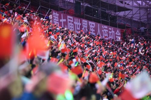 现场观众热情高涨。<a target='_blank' href='http://www.chinanews.com/'>中新社</a>记者 侯宇 摄 点击进入下一页