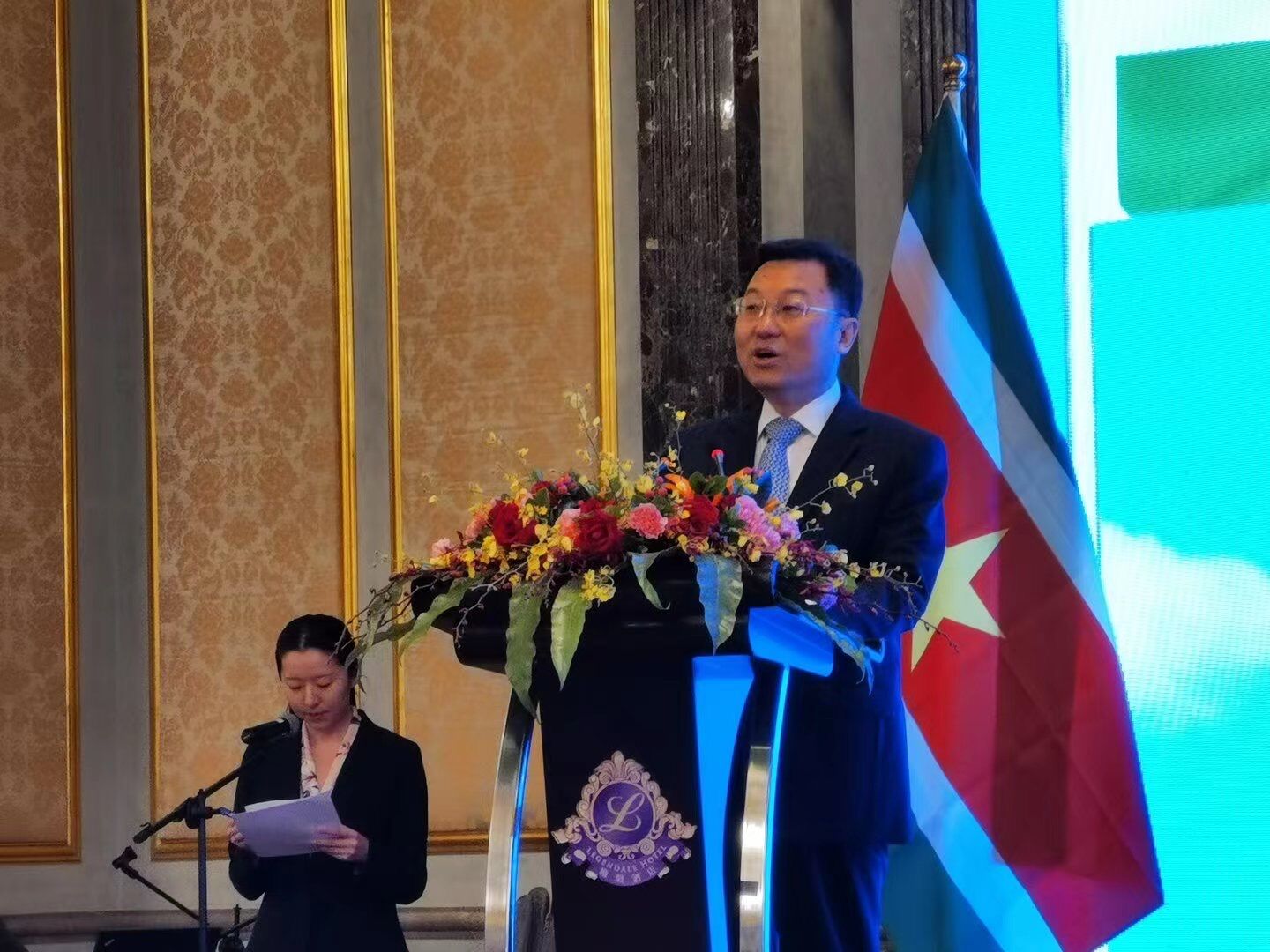 苏里南共和国人口面积_苏里南历年人口总数统计
