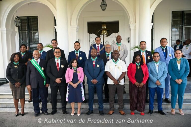 decoraties-regering-Suriname-768x511.jpeg