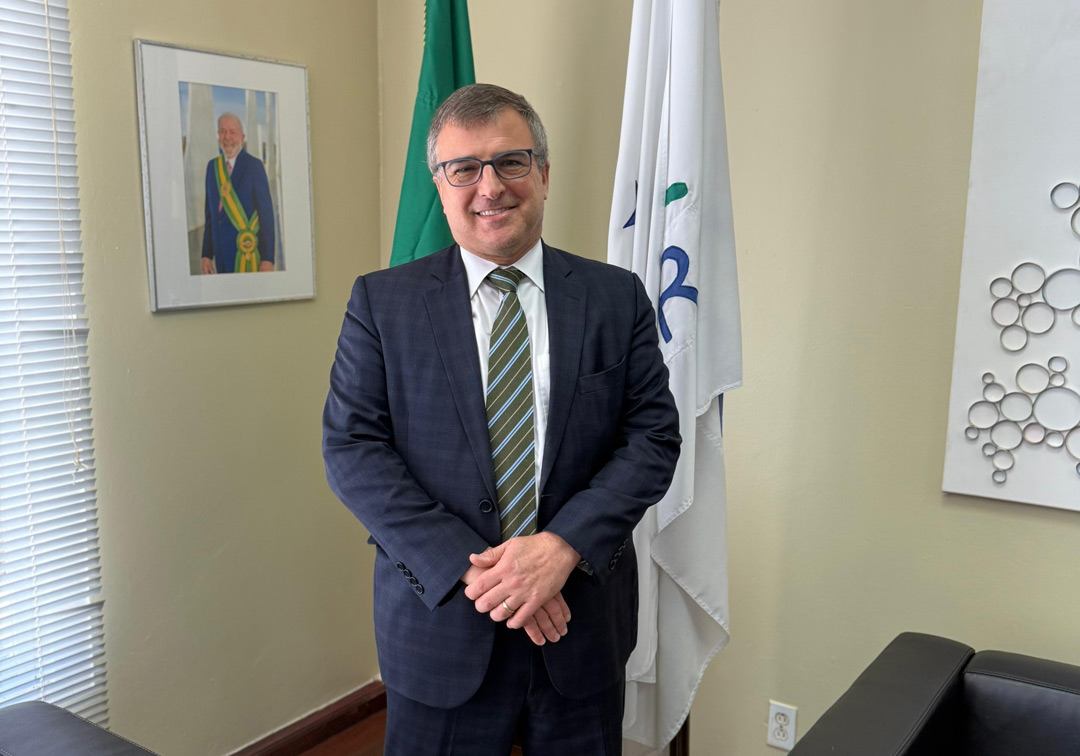 Ambassadeur-Santarosa-van-de-Federatieve-Republiek-Brazilie.jpg Ambassadeur-Santarosa-van-de-Federatieve-Republiek-Brazilie.jpg