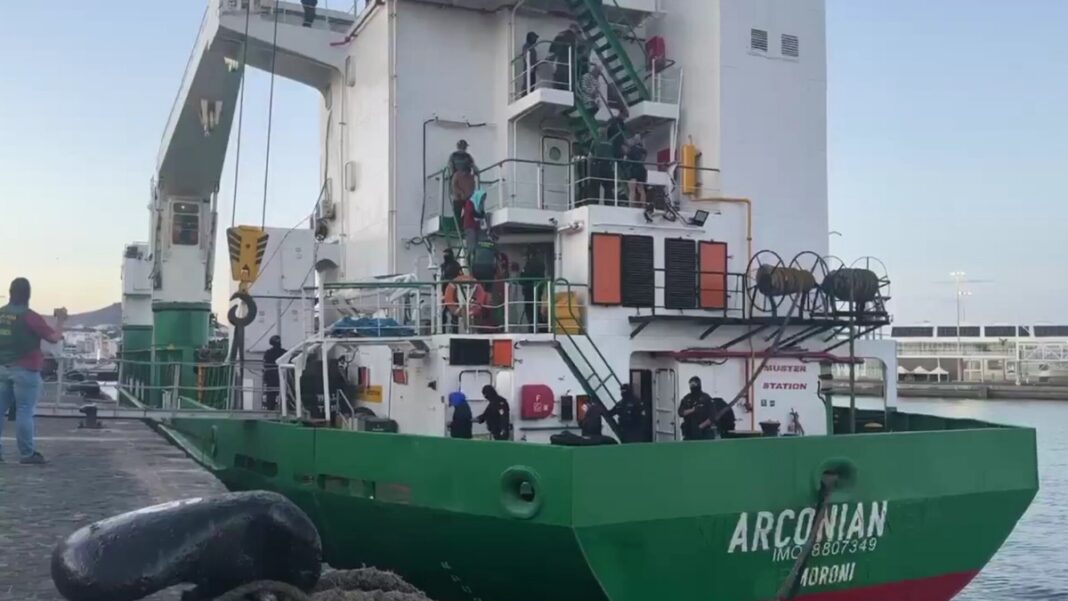 Vrachtschip-met-mogelijk-45.000-kilo-cocaine-onderschept-in-Atlantische-Oceaan-1068x601.jpg