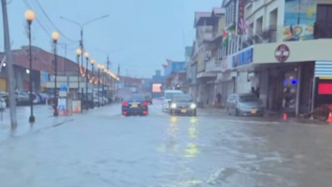 ernstige-wateroverlast-Suriname-1068x601.jpg
